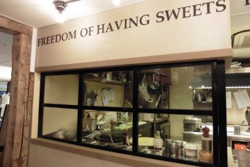 <p>Behind this bay window, you can see your crepe or your pancake being made&nbsp;</p>