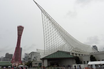 <p>La tour et le mus&eacute;e maritime de Kobe</p>