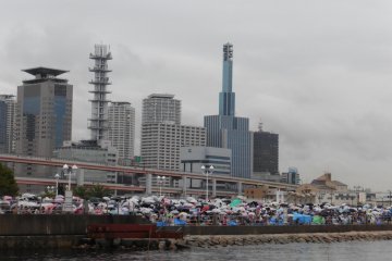 <p>Plus les heures&nbsp;avancent, plus la foule&nbsp;se fait dense</p>