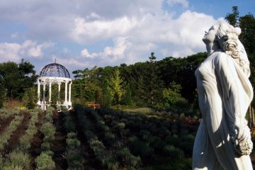 <p>Some statuary can also be found in the gardens</p>