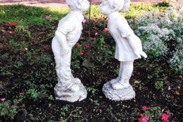 <p>With many windy paths and towering plants, there are several places to steal a kiss if you happen to come with someone special</p>