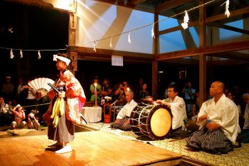 <p>Kagura dibuka dengan penampilan dari pelajar setempat</p>