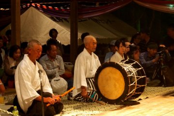 <p>Kagura merupakan representasi dari keseluruhan komunitas. Banyak dari musisi di sini yang merupakan orang penting di kota Tono.</p>