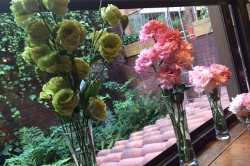 <p>The flowers in the table</p>