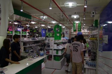 <p>Swallows fans, unite!</p>