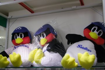 <p>How could you resist buying a stuffed Tsubakuro?</p>