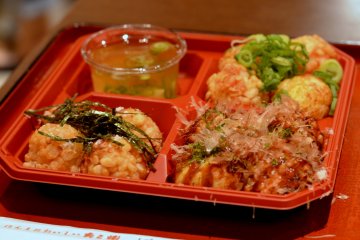 <p>12 assorted Takoyaki&nbsp;in a plate</p>