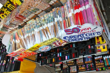 <p>You can find a great bargain on chopsticks with whimsical designs just about anywhere. This photo was taken at the outdoor shopping plaza of Kamakura.</p>