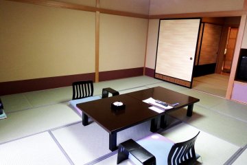 <p>Spacious Japanese room of Hotel Matsuya SenSen. Western rooms with twin beds are also available in this hotel</p>