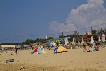 Tenda pantai sedang populer akhir-akhir ini