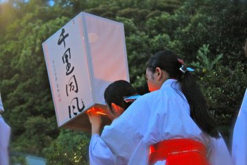 <p>Bonbori delicately lit one by one, so to be enjoyed by others.</p>