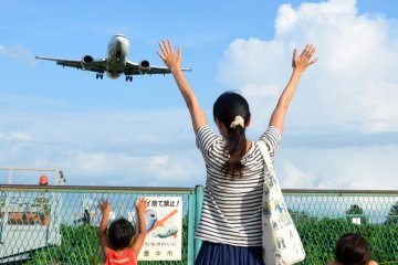 <p>Receiving the plane with open arms!</p>