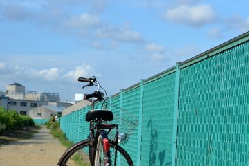 <p>A lone bike at riverside pathway of Senrigawa river, Toyonaka, Osaka.</p>