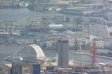 <p>Close up on Meriken Park with Kobe Port Tower on the right and the Oriental Hotel on the left</p>