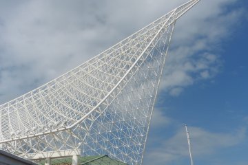 <p>The roof of Kobe Maritime Museum that symbolizes a ship's sail</p>
