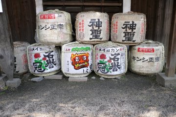 <p>Sake barrels donated to the temple</p>