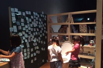 Giving the idea of a comfortable toilet: &nbsp;A toilet with a bookshelf