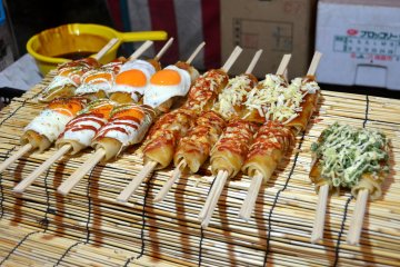 <p>Food stalls selling many delicious food</p>