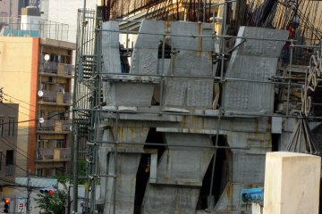 <p>Side view</p>