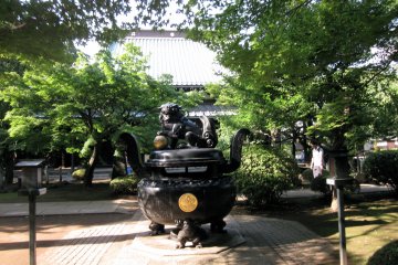 <p>A striking incense burner at the end of the walkway. Burning incense, in order to purify surroundings during prayer,&nbsp;is an important aspect of religious and spiritual practices of the Shinto and Buddhist religions.</p>