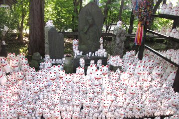 <p>A shrine in the Gotoku-ji's grounds dedicated to the maneki neko. The popular cat symbolizes bringing wealth and prosperity to its owner, which is why they are commonly seen at the entrance of Japanese shops, restaurants and homes.</p>
