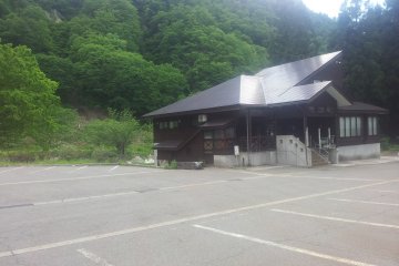 <p>Iwa-no-Yu is outside town so has great views and a natural feel</p>