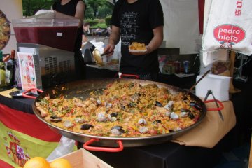 <p>Huge paella!</p>