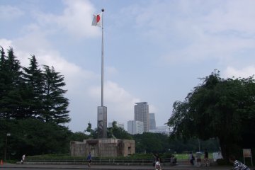 <p>Constructed in honor of the late Meiji Emperor &nbsp;</p>
