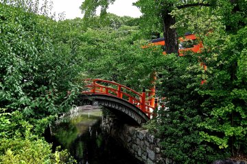 <p>Red bridge over the Mitarashi River</p>