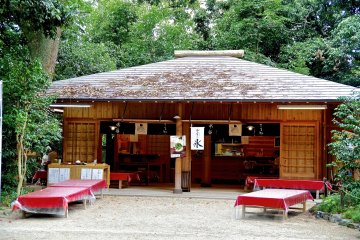 <p>Teahouse along the appoach to the shrine in Tadasu-no-mori Forest</p>