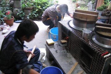 <p>Cooking rice outdoors the old way</p>