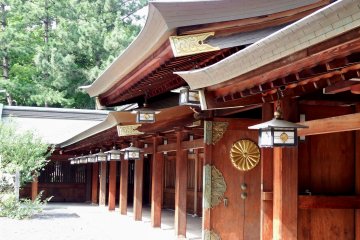 <p>Beautiful covered corridor leading to the prayer hall. This is where brides and grooms walk during &nbsp;wedding ceremonies held inside the shrine</p>