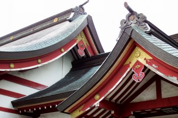 <p>Twin roofs in red and gold</p>