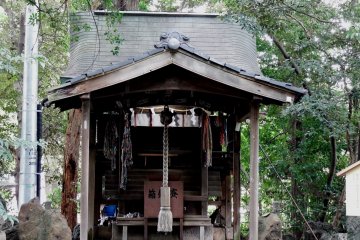 <p>This one is called, 'Sarutahiko Shrine', and it was enshrined here in 1775</p>