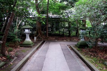 <p>Even though it is a small shrine, it's decorated respectably with a beautiful pathway and stone lanterns</p>