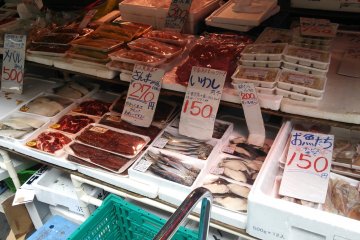 <p>Fresh fish and seafood takes up a large part of the market. It might be sliced, it might be whole, but you're guaranteed to find some weird and wonderful things!</p>