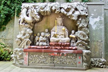 <p>A deity found along the staircase leading up to the main shrine</p>