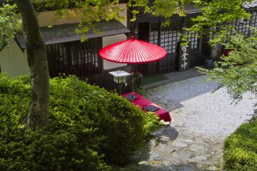 <p>Koshoan is an old style cafe near Kuromon under Japanese maple trees</p>