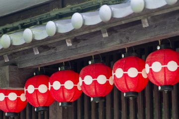 <p>Shop eaves adorned with lanterns</p>