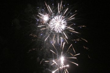 Fukuyama's Ashida River fireworks