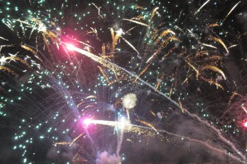 Fukuyama's Ashida River fireworks