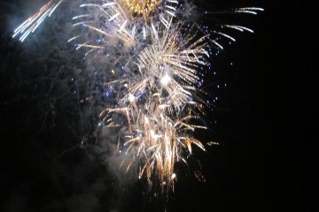 Fukuyama's Ashida River fireworks