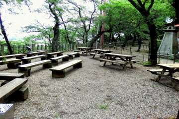 <p>When you enter the torii gate, there is an open space with benches overlooking the port of Tsuruga and the vast Japan Sea</p>