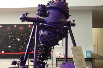 <p>This beauty greets you as you enter the building.</p>