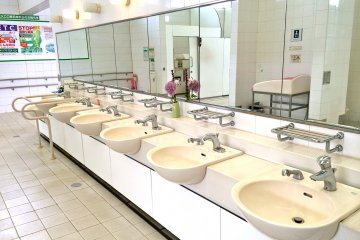 <p>The women's toilet facility is so fabulous it meets every girls needs</p>