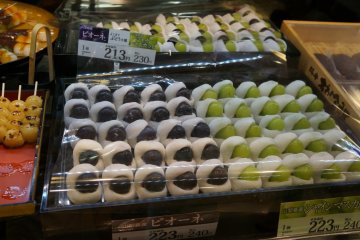 Mochi wrapped Kyoho and Muscat grapes. Oishii desu!