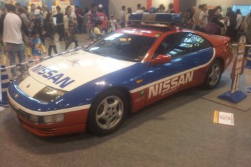 <p>A big toy car</p>
