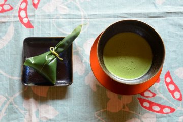 <p>Kepahitan teh hijau dan makanan penutup manis.</p>