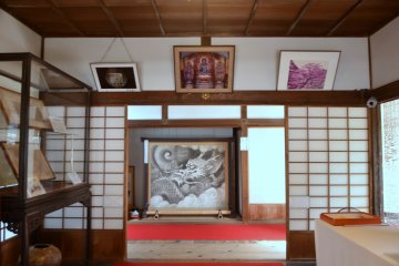 <p>Bagian dalam kuil Unryuin.</p>
