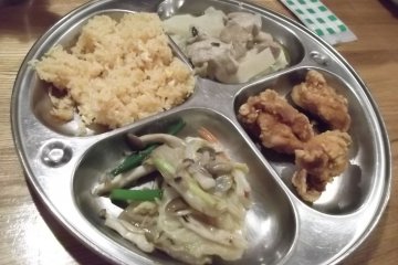 <p>Round 1! My first go at the buffet</p>